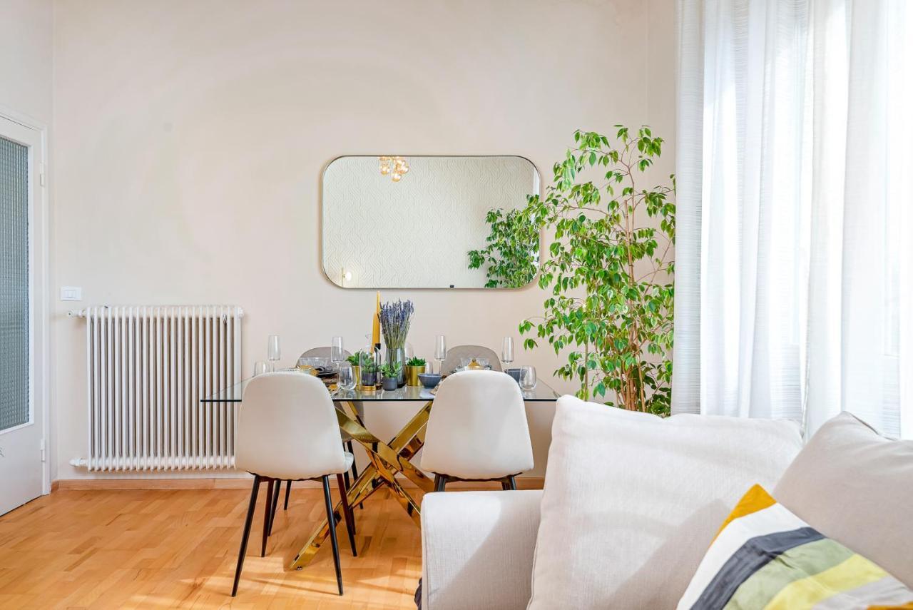 Art Deco' - Sleepwithme - Free Parking - Free Breakfast - Very Friendly Staff Lägenhet